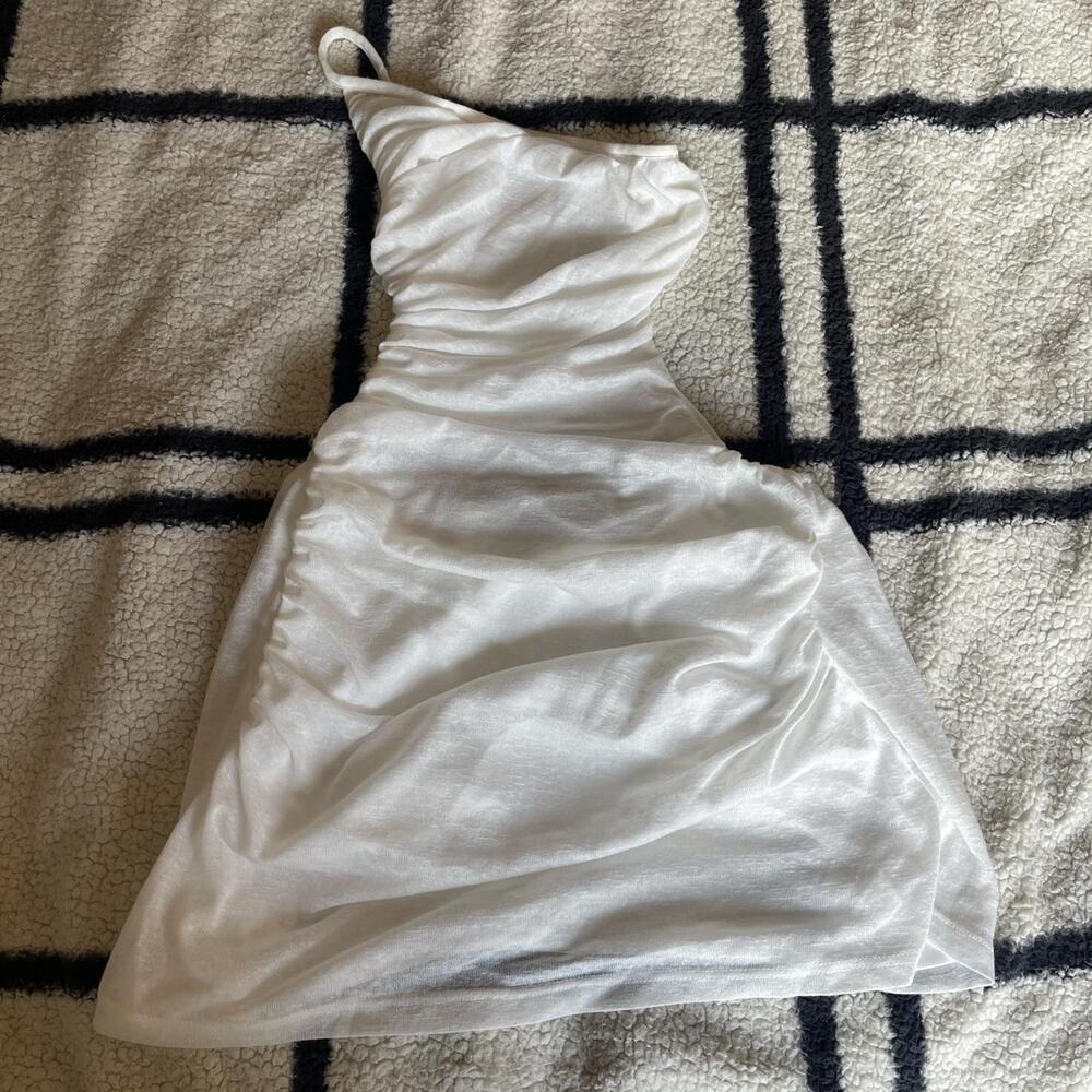White sndys mini dress